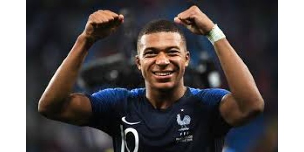 Mbappé est encore loin de Messi